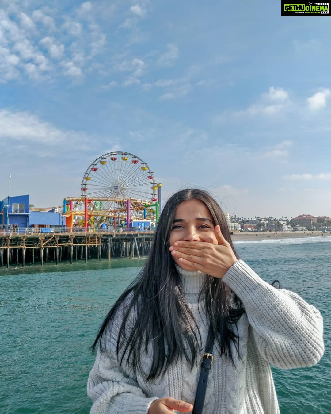 Aparnaa Bajpai Instagram - Too much teeth😬 . . . #travel #traveller #mytravelstories #glocalchild #travelbucketlist #travelholic #travelgram #travelshot #blogger #goglocal #losangeles #santamonica #california #usa Santa Monica Pier