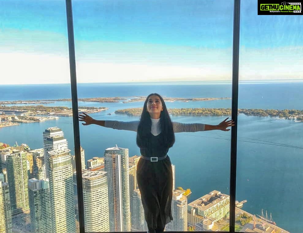 Aparnaa Bajpai Instagram - Lifeđź’™ . . . #travel #traveller #mytravelstories #glocalchild #travelbucketlist #travelholic #travelgram #travelshot #blogger #goglocal #canada #montreal #toronto Canada