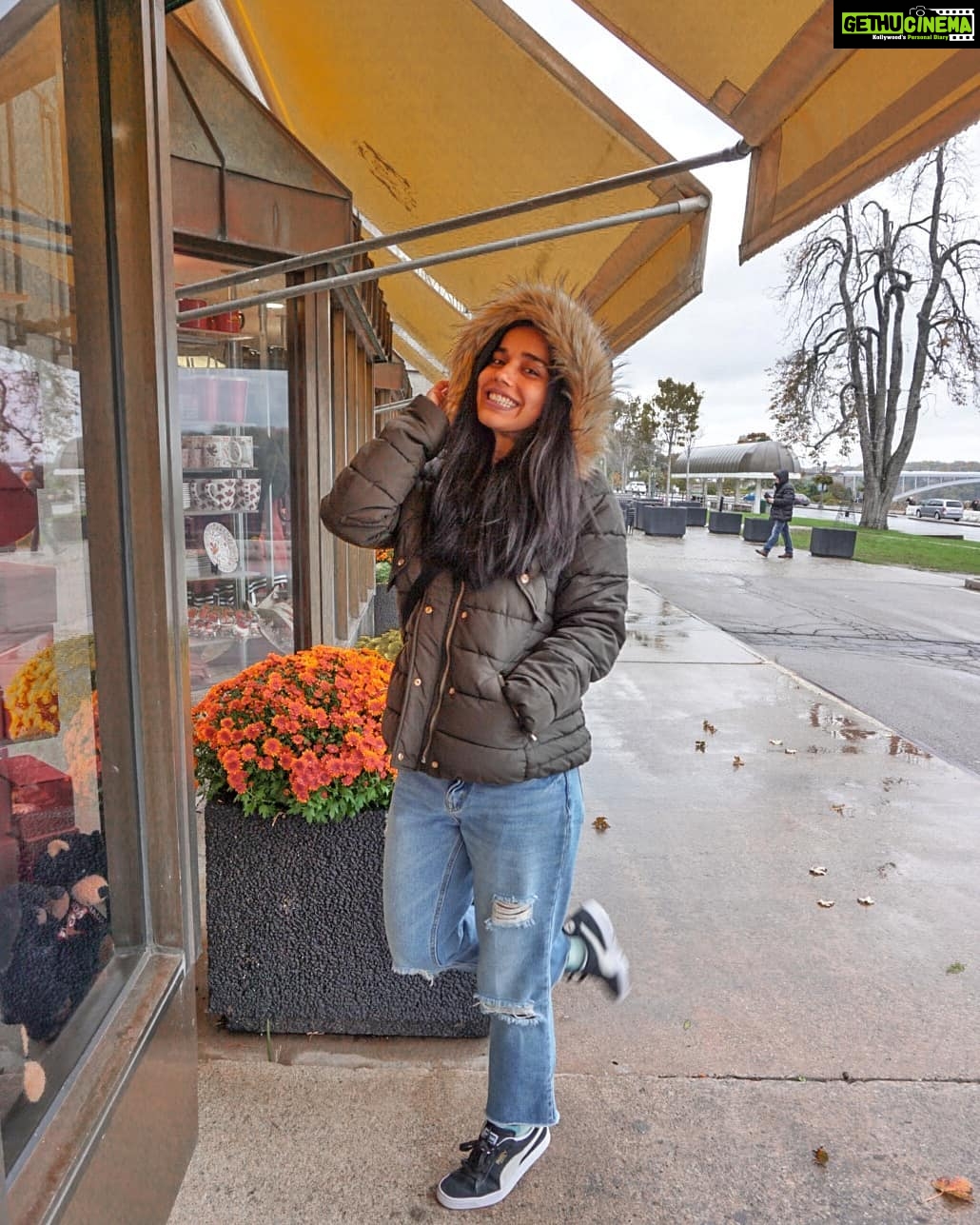 Aparnaa Bajpai Instagram - Happy child. #travel #traveller #mytravelstories #glocalchild #travelbucketlist #travelholic #travelgram #travelshot #blogger #goglocal #canada #montreal #toronto #mapleleaf #🍁 Canada