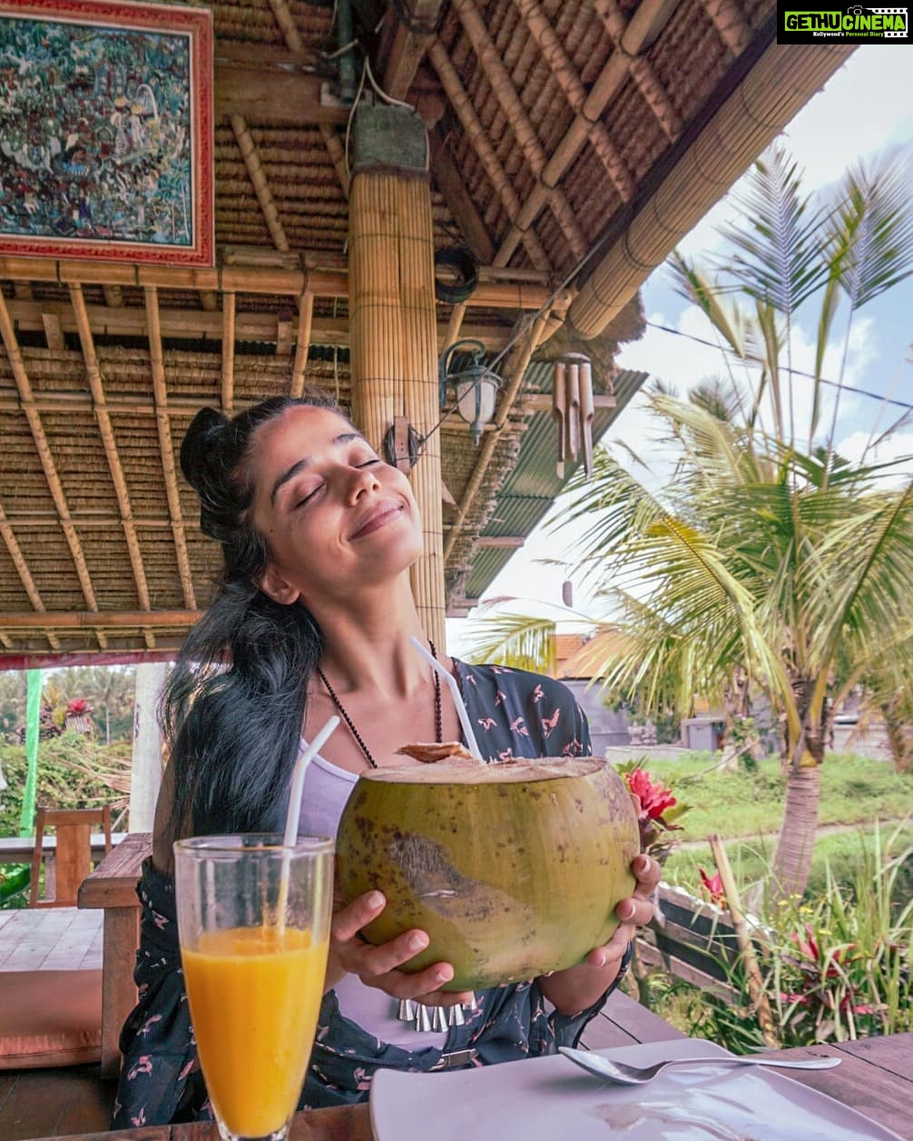 Aparnaa Bajpai Instagram - I need a drink or two✌️🥤 #bali #ubud #traveller #travel #glocalchild #mytravelstories #blogger #travelshot #travelbucketlist #travelholic #travelgram #goglocal Bali, Indonesia