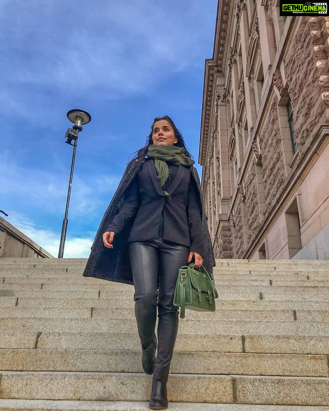 Aparnaa Bajpai Instagram - Anyone for a wild guess for which scandinavian city am I in¿? 😜 #travel #traveller #blogger #glocalchild #mytravelstories #travelbucketlist #travelholic #travelgram #travelshot #sweden #stockholm Sweden