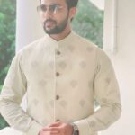 Arav Instagram - Keep it simple..Keep it Elegant.. Wearing @zafirandshadab PC : @raahei 😝 #arav #wedding #indowestern #zafir&shadab #indianwedding #bigfatindianwedding