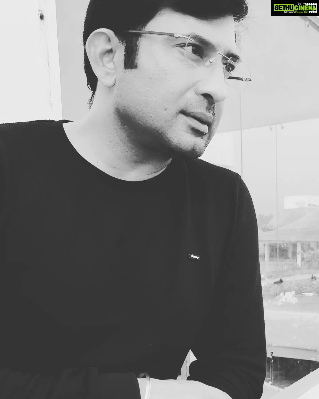 Aravind Akash Instagram - Black or white 🤞🏻#blackmen #blackculture #blacklove #blackbeauty black international #blackowned