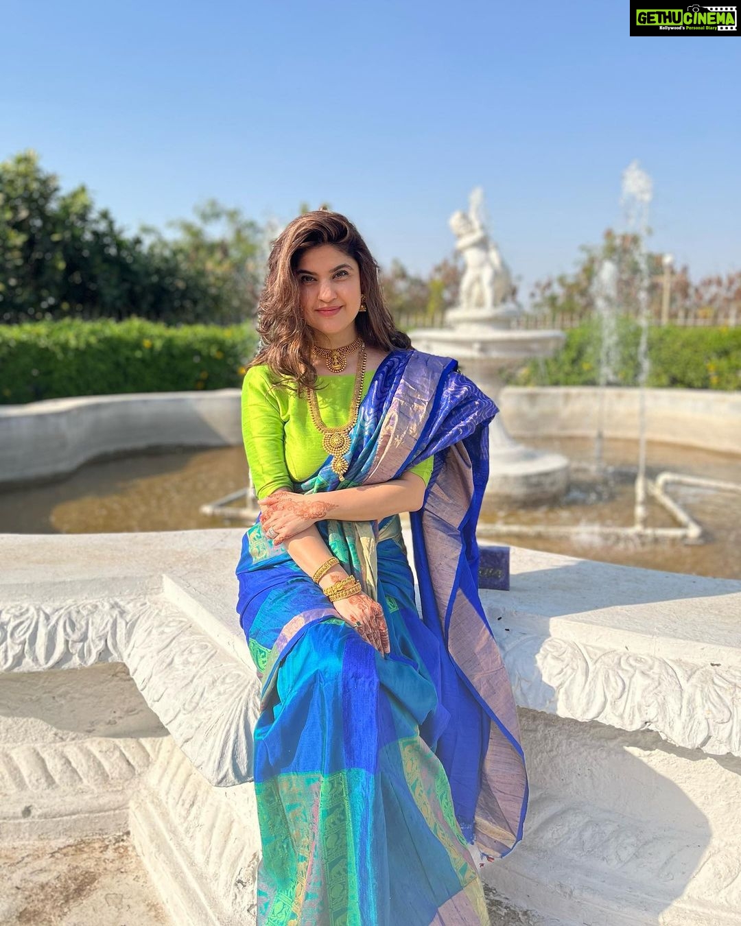 Archana Instagram - When you try to show off #jewellery while posing! :) . . . Jewellery- @azotiique Taj Falaknuma Palace