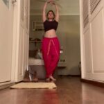 Archana Instagram – This post dedicated to all the dancers here who have danced in their rooms (locked) in front of a mirror… I miss #dancing & apologies to the trained dancers here … I wish I was trained too in #classical form! Simply love it! I was basically lazy and bored to exercise after what seems like 75years … that’s why so unfit! But sharing to inspire@me self to get fitter & to inspire anyone who wants to dance & work out too! 🤗🤗🤗 ok now I better go do some serious postures #yoga

 p.s. excuse the kuch bhee dance … but move as ur body feels … just #gowiththeflow 
.
.
.
#dance #move #grove #umamohan #shivastrotram #shiva #classicaldance #indian #ishafoundation #dhoti #red #inspire #ﬁtness #desi #random