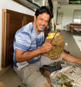 Arjun Sarja Instagram - When my wife puts me up to a task👍🏼