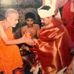 Arjun Sarja Instagram - Pejawar Seer Sri Vishwesha Teertha Swamy will continue being a guiding force to people forever. We were extremely blessed and fortunate to have him perform the Bhoomi Pooja for our Anjaneya Temple. Will miss his physical presence immensely 🙏🏽🙏🏽