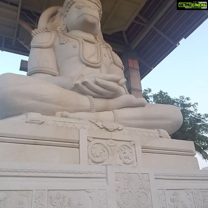 Arjun Sarja Instagram - Jai bhajarangabali rama Bhaktha hanuman ki jai.
