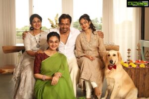 Arjun Sarja Instagram - Happy Diwali to everyone celebrating🪔 
JAIHIND 
@aishwaryaarjun @anj204 
📸 @tarunkoliyot