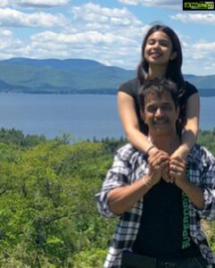 Arjun Sarja Instagram - God bless you with great health wealth and loads and loads of happiness and allllllllllll that is best under the sun to my pretty pretty beloved girl.
😘😘😘😘😘🌹🌹🌹🌹🌹. Love you sooooooo much annanaaaaaaa @anj204