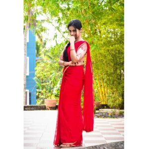 Arthana Binu Instagram - Wrapped in red💃
.
.
.
📷 : @thenithinsyam