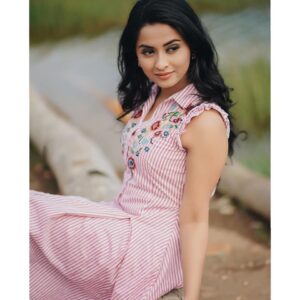 Arthana Binu Instagram - 🌸
.
.
📷 : @abhijithsk.photography .
👗 : @bloom_247 by  @prigeorgea
. 
Styled by @zoya__joy .
MUAH:@sudev.rudra_makeupartist