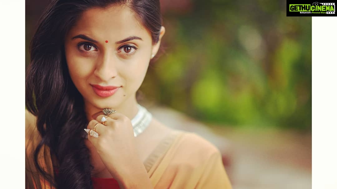 Arthana Binu Instagram - A little dot of red๐ท . . . . Styled by Jinju baby ๐ Pc:@lavenderweddingevents