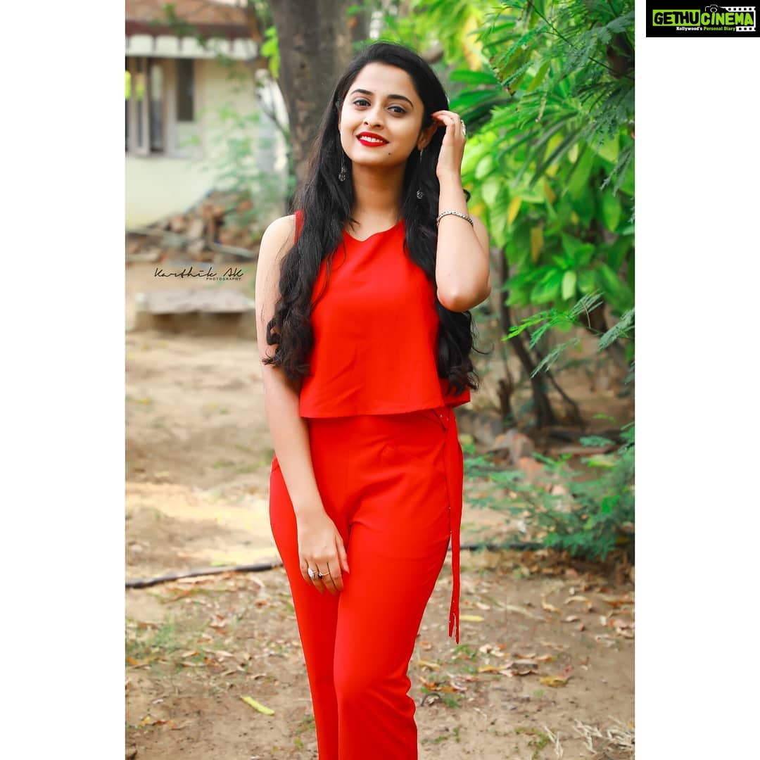 Arthana Binu Instagram - All in red Styled by Jinju baby for sema's press meet❤ . . . . . PC : @karthikakphotography 📸