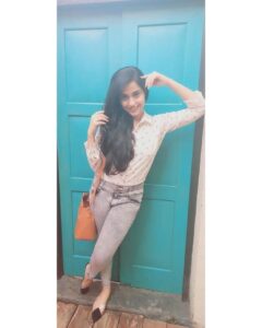 Arthana Binu Instagram - 💙💭💎
.
.
.
📷: @meeghal_elza (Plingu)