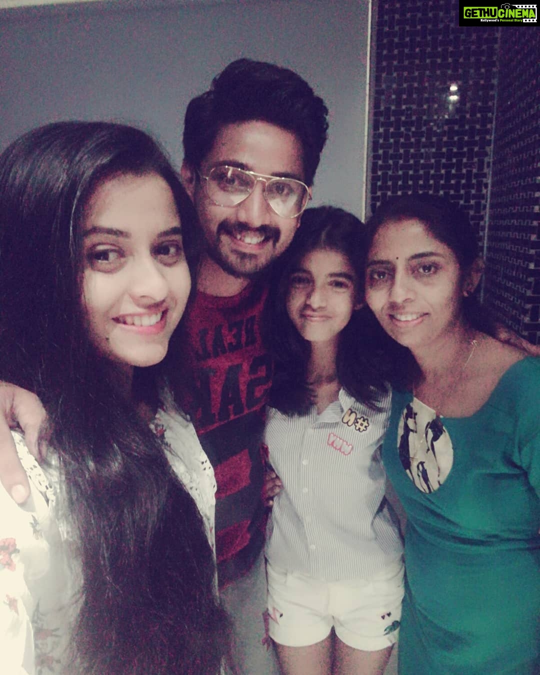 Arthana Binu Instagram - When Seetha and Ram met after long 2 years gap⤠Happy that we are friends first and co stars next! Still we are comfortable being the stupidest and craziest when togetherš¤ So here's a friendship which didn't end with the wrap up of shoot #seethammaandaluramayyasitralu#first hero#telugu film
