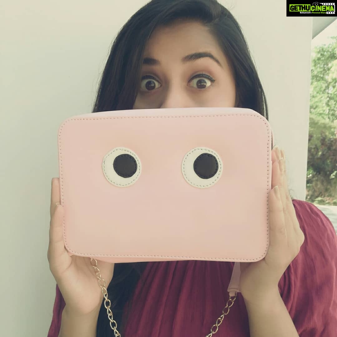 Arthana Binu Instagram - This eye popping aka kannu thalliya bag was an eye popper for me as it was something I liked long back while scrolling through the Insta of @thebagtalk Never even in my dreams did I think that jinju will keep it in mind and gift me exactly the same on my birthday with her savings Thank you @thebagtalk for having such cute stuffs in stock and for the amazing customer service π«β£