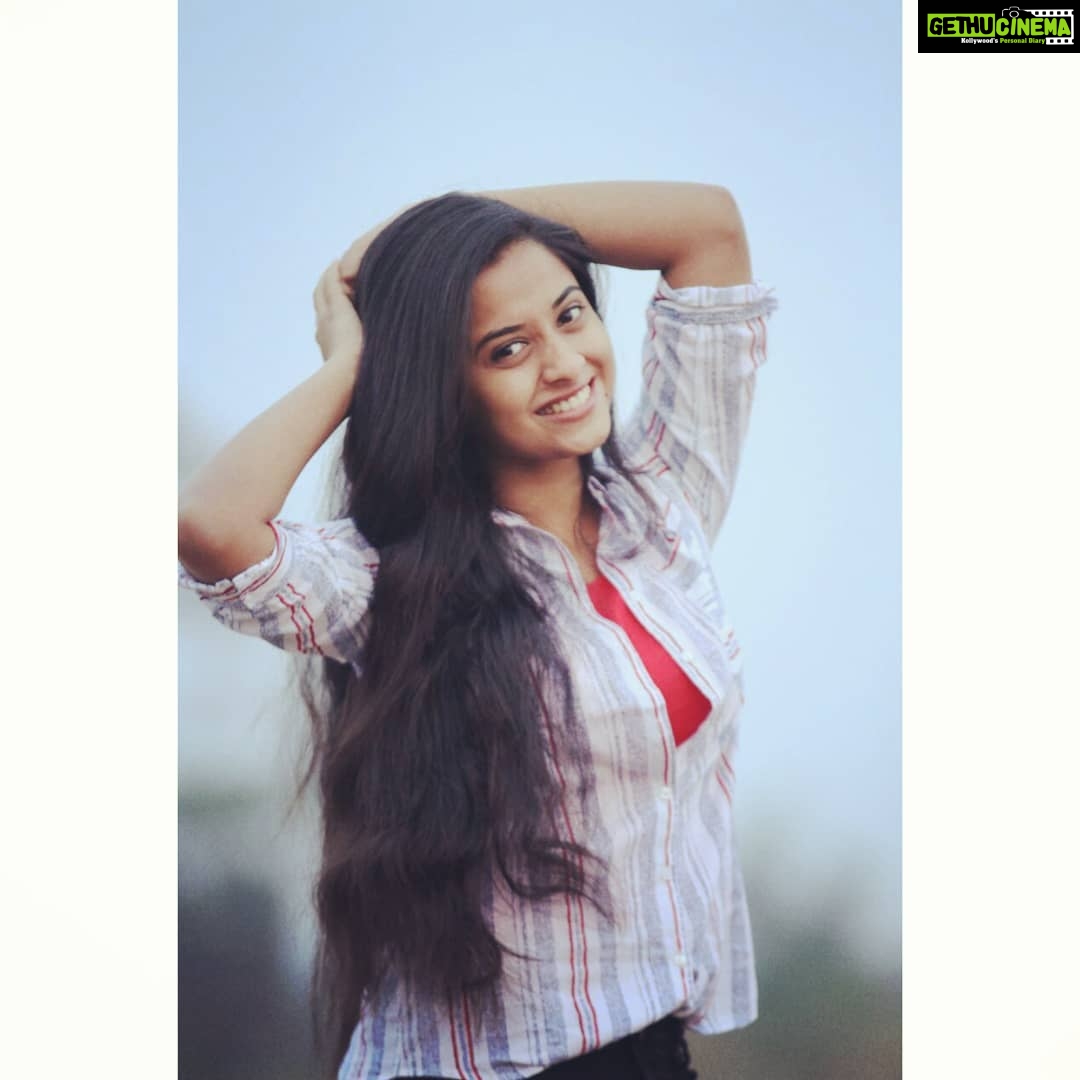 Arthana Binu Instagram - Pre shoot glow ---🌞-------☀-->post shoot tan