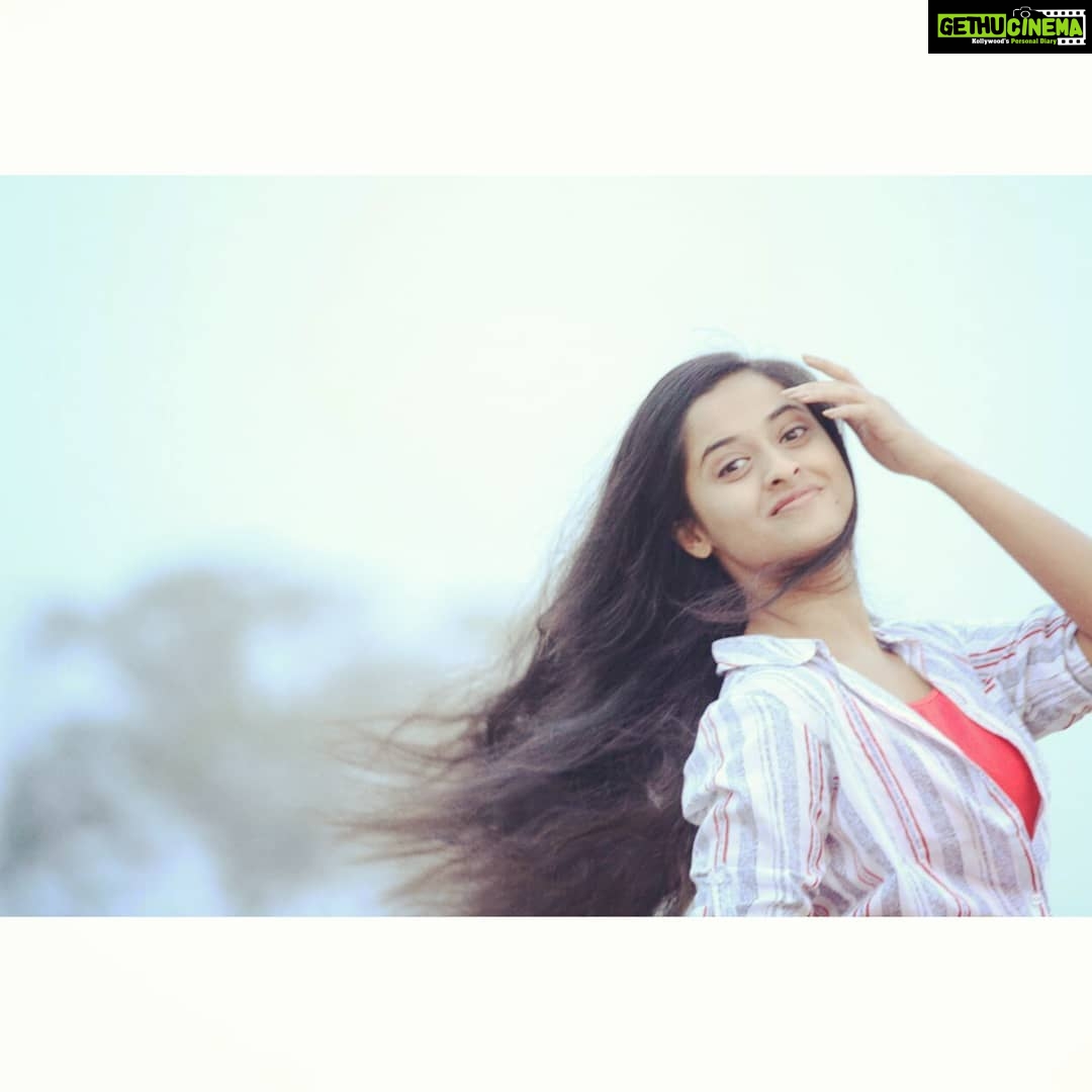 Arthana Binu Instagram - Breezeeeeee💛
