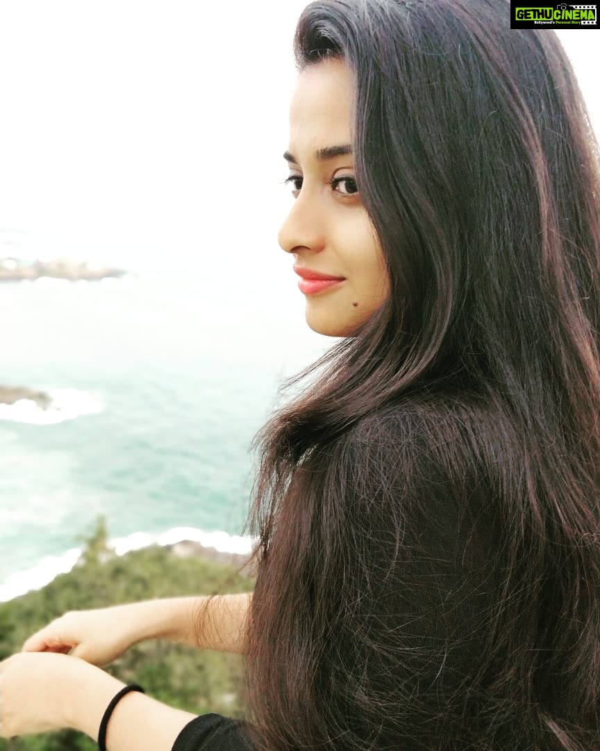 Arthana Binu Instagram - When dundu clicks 😜 ⛥🏖 PC @ayyappan_ak