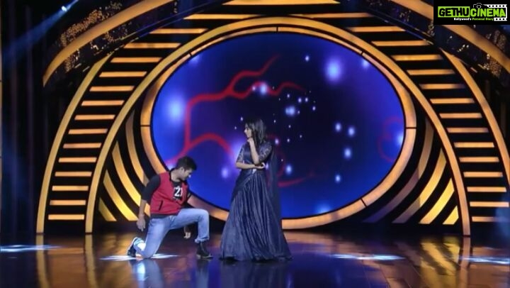 Arthana Binu Instagram - Epitome of chance pe dance 🙆 #d4dance#neeravbavlecha#majorthrowback Part1