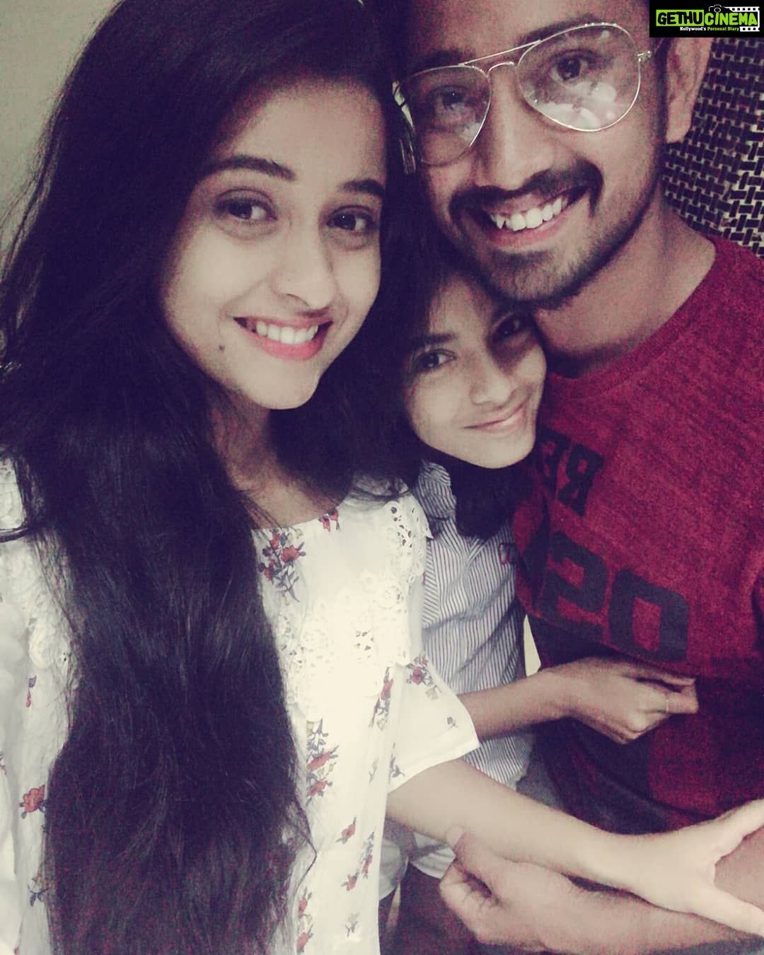 Arthana Binu Instagram - When Seetha and Ram met after long 2 years gap⤠Happy that we are friends first and co stars next! Still we are comfortable being the stupidest and craziest when togetherš¤ So here's a friendship which didn't end with the wrap up of shoot #seethammaandaluramayyasitralu#first hero#telugu film