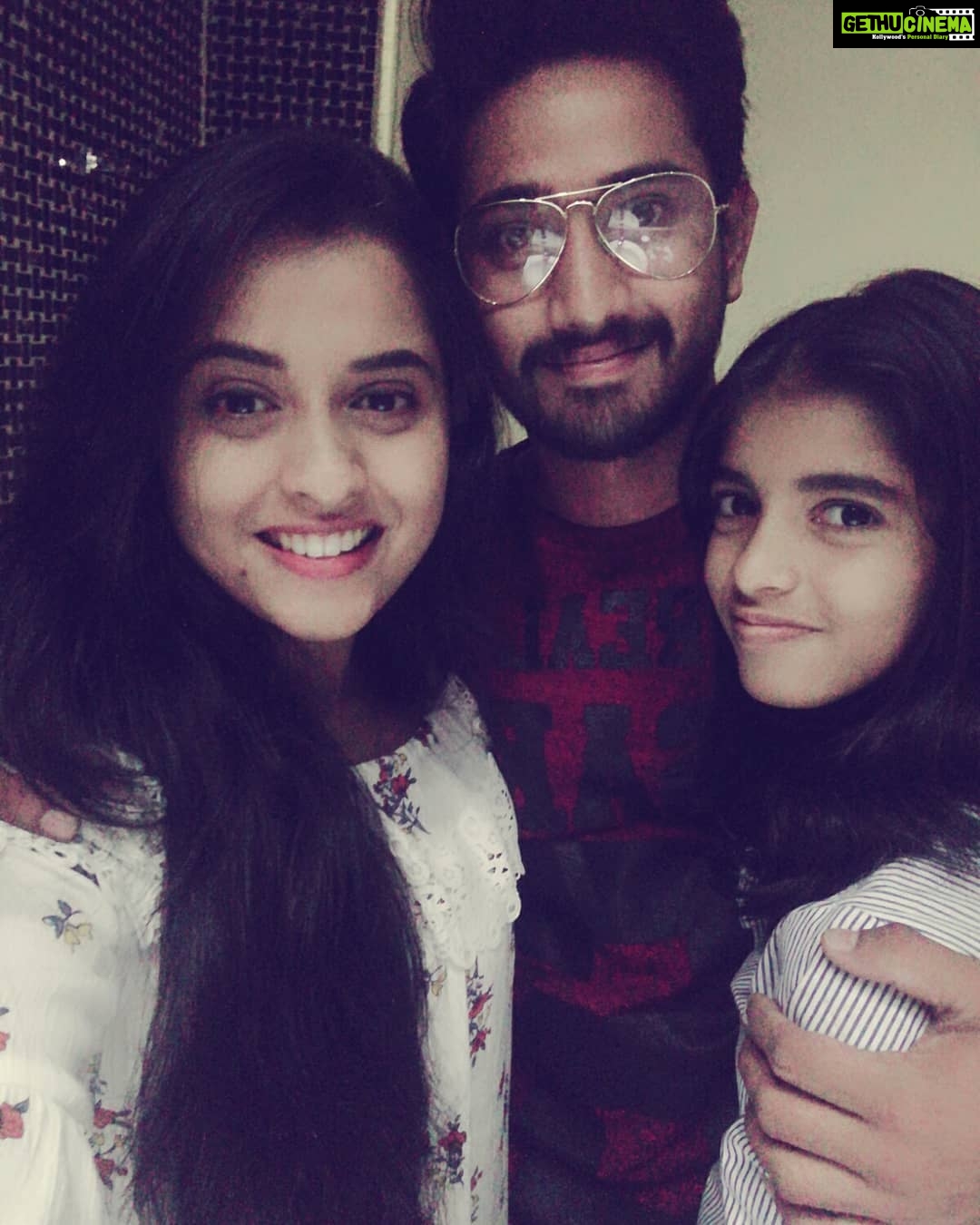 Arthana Binu Instagram - When Seetha and Ram met after long 2 years gap⤠Happy that we are friends first and co stars next! Still we are comfortable being the stupidest and craziest when togetherš¤ So here's a friendship which didn't end with the wrap up of shoot #seethammaandaluramayyasitralu#first hero#telugu film