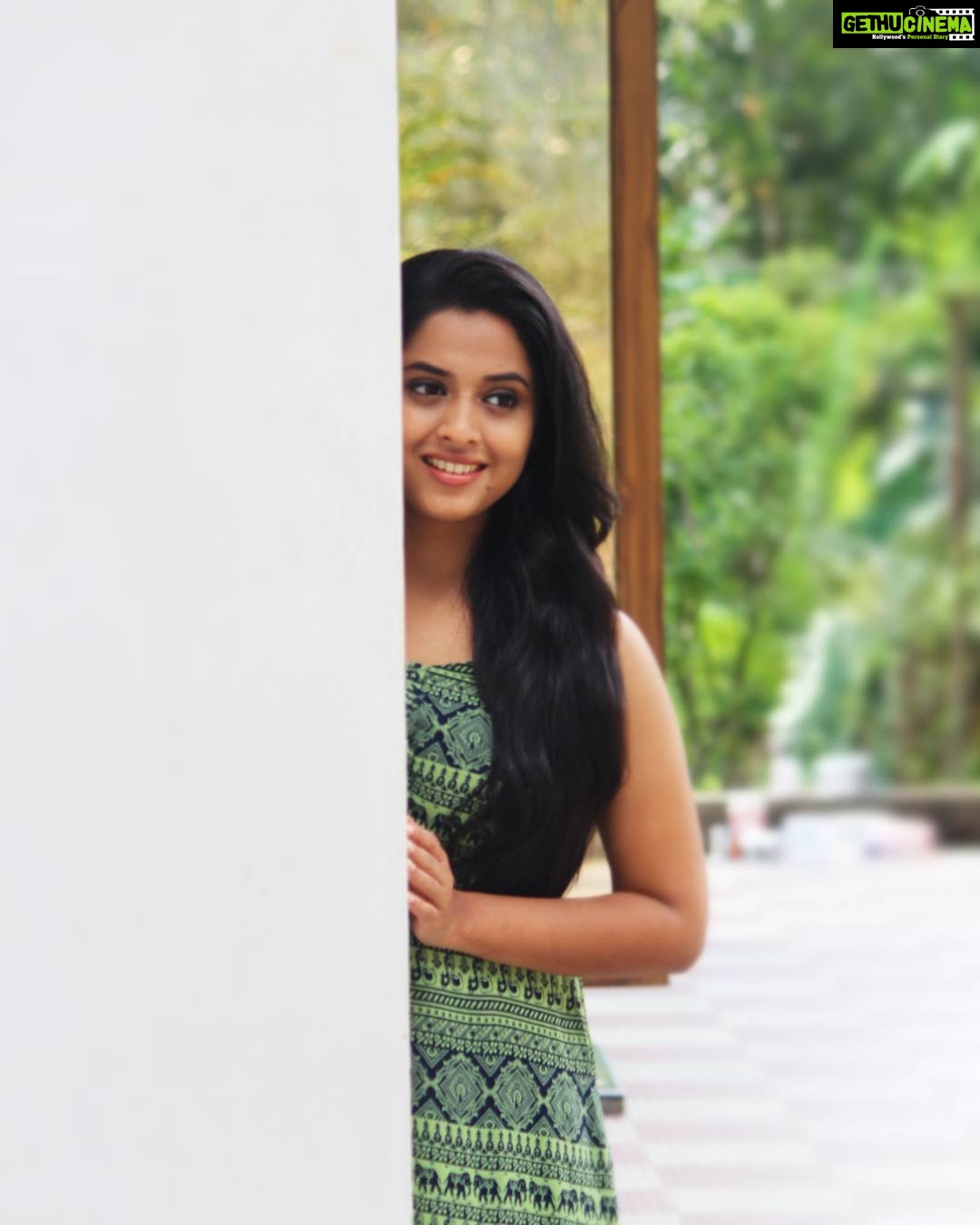 Arthana Binu Instagram - Either keep your camera away from my vicinity or get ready to click photos for me, especially when you are a visual communication student @bhagath Singh Thanks for the pic lady bug😊