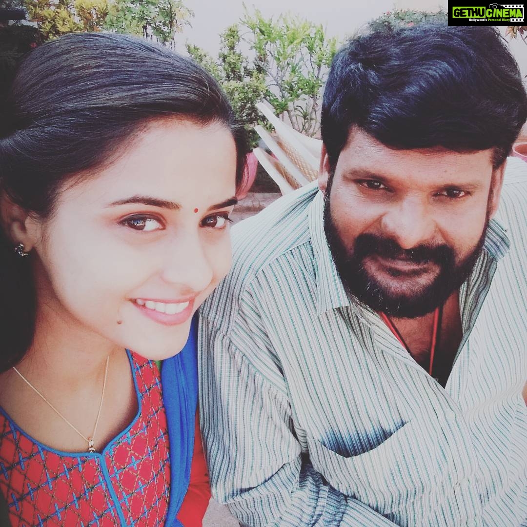 Arthana Binu Instagram - Our talks are deep! It's not just about acting, his words are infotaining! In between shots I loved to enjoy his company! He is Ganja karuppu Anna! Feeling blessed to have worked with an amazing human like him! #thondanrelease 4 DAYS TO GO🤗