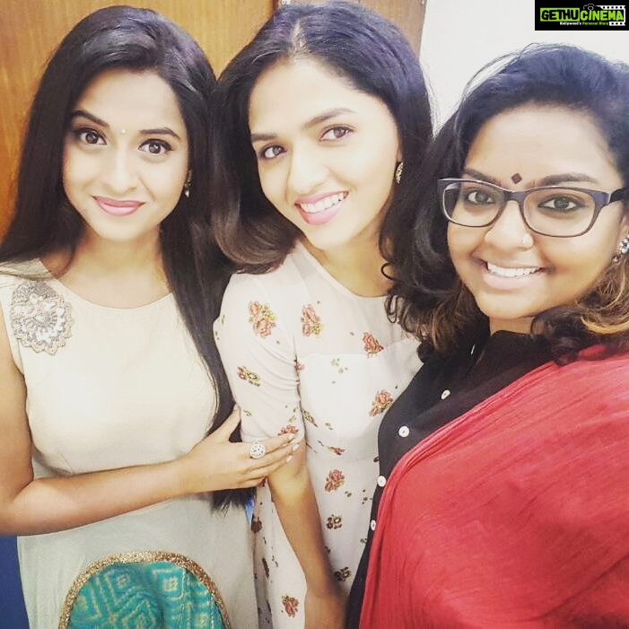 Arthana Binu Instagram - With two amazing ladies #girlpower#thondanaudiolaunch