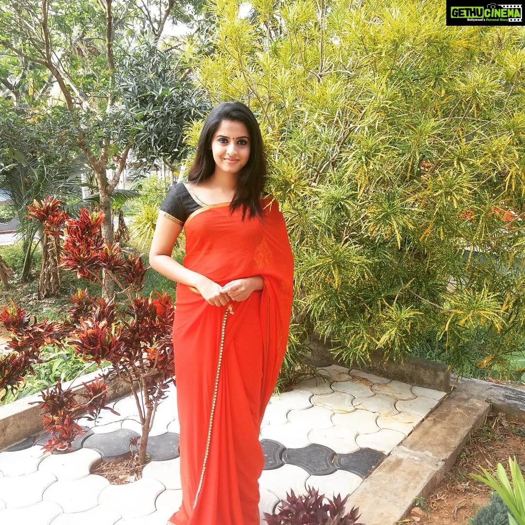 Arthana Binu Instagram - Sareelove😊