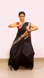 Arthana Binu Instagram - Chammak challo oooooo 😇
#chammakchallo #dancevideo #bollywooddance
📷 : @meeghal_elza 
Edit : @t.a.i.s.h.o.n