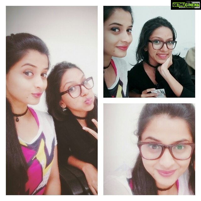 Arthana Binu Instagram - Look who i bumped into yesterday at the airport.....rukkuchechi😍😙 see I also took a pic with her specs on #superseniorlove