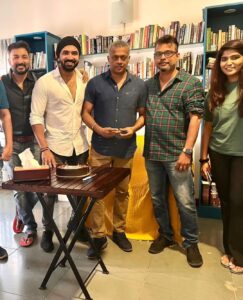 Arun Vijay Instagram - 7 years!!❤ Celebrating the birth of #Victor with the creator @gauthamvasudevmenon himself🤗🥰... Humbled with all your love through all these years🙏🏽
#AjithKumar sir!!💪🏽❤
#7YearsOfYennaiArindhaal @editoranthonyofficial
@munnasimon