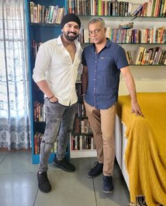 Arun Vijay Instagram - 7 years!!❤ Celebrating the birth of #Victor with the creator @gauthamvasudevmenon himself🤗🥰... Humbled with all your love through all these years🙏🏽
#AjithKumar sir!!💪🏽❤
#7YearsOfYennaiArindhaal @editoranthonyofficial
@munnasimon