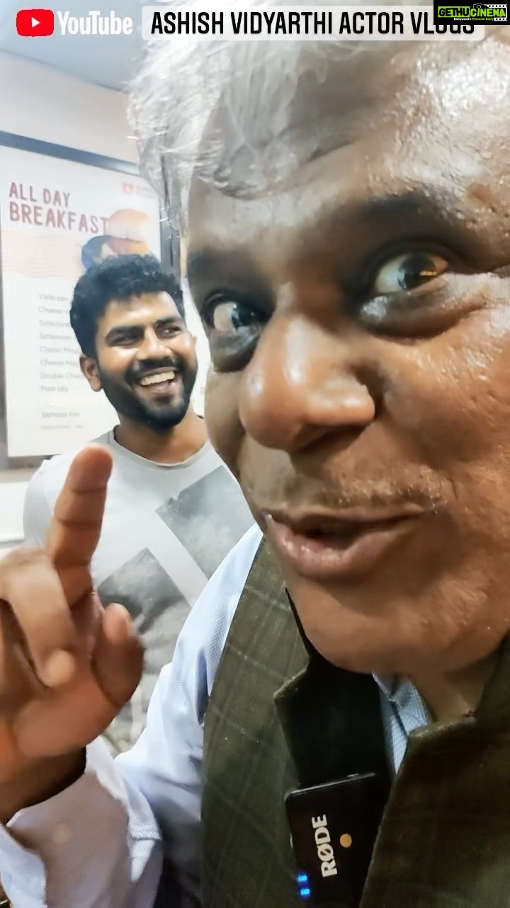 Ashish Vidyarthi Instagram - FIRST TIME BITTEN INTO A COFFEE BEAN…😱 Thanks to Mutthu and @igkaushick @coffeeshastra #chennai #tnagar #coffee #coffeelover #filtercoffee #coffeeshastra #reels #reelitfeelit #reelinstagram #reelkarofeelkaro #instareels #trending #viral #ashishvidyarthi #actor #tollywood #southindia #coffeemaking #bts #coffeeshop #love #friendship
