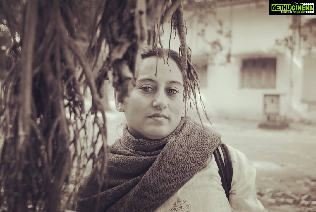 Ashish Vidyarthi Instagram - Love is experiencing the magical as it happens, each moment. A moment from a few moons back... In Shantiniketan... West Bengal.
