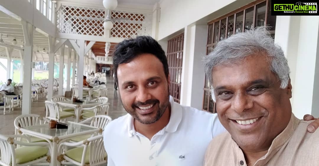 Ashish Vidyarthi Instagram - With a bright friend with whom I have been travelling for the past few months... When aspirations meet inspired living.. Joy emanates... Best wishes @bhavikmota... I know you shall stride paths that you shall create ... Alshukran Bandhu.. Alshukran Zindagi www.avidminer.com Bombay Gymkhana
