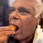 Ashish Vidyarthi Instagram - FIRST time having TANDOORI MOMOS😳 🔥🤯 #DoMoreWithLife #tandoori #momos #tandoorimomos #yummy #firsttime #food #foodreels #reels #reelkarofeelkaro #reelsinstagram #reelsindia #jugnu #jugnuchallenge #instafood #mumbai #streetfood #mumbaistreetfood #nightfood #shootlife #shoot #behindthescenes #trending #viral #reelitfeelit Mumbai, Maharashtra