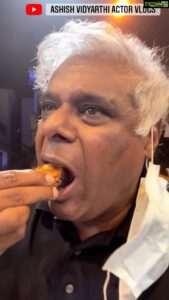 Ashish Vidyarthi Instagram - FIRST time having TANDOORI MOMOS😳
🔥🤯
#DoMoreWithLife
 #tandoori #momos #tandoorimomos #yummy #firsttime #food #foodreels #reels #reelkarofeelkaro #reelsinstagram #reelsindia #jugnu #jugnuchallenge #instafood #mumbai #streetfood #mumbaistreetfood #nightfood #shootlife #shoot #behindthescenes #trending #viral #reelitfeelit