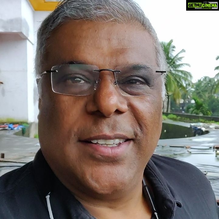 Ashish Vidyarthi Instagram - Namaskar from Rainy Sawantwadi.. As a son from Mauritius steps out in search of his ancestral village Sawantwadi Bus Stand