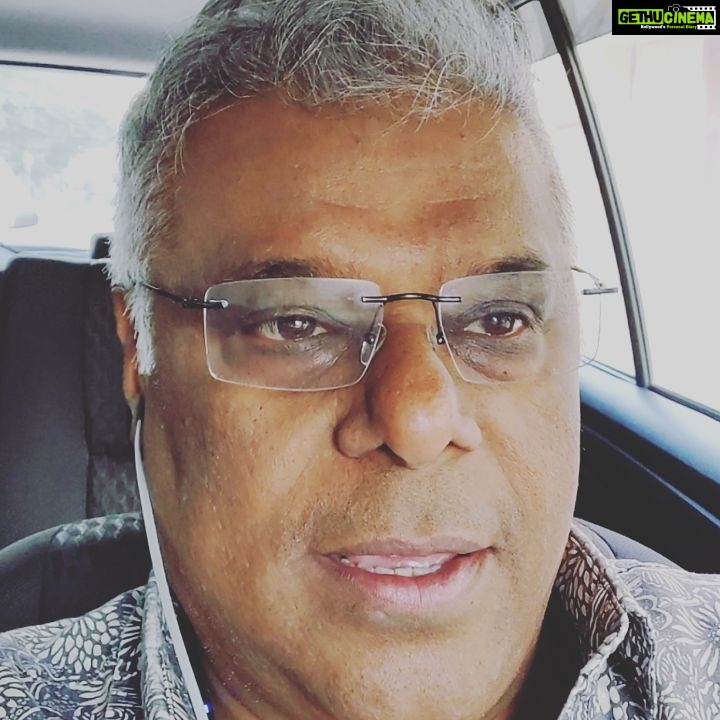 Ashish Vidyarthi Instagram - Cheers to a day filled with love... Qutub Minar
