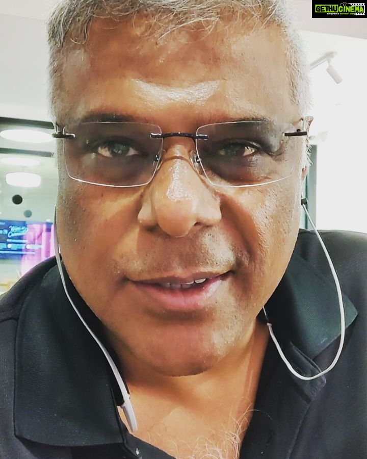 Ashish Vidyarthi Instagram - The buzz of life is infectious... Keep adding the buzz to yourself and others.. Alshukran Bandhu.. Alshukran Zindagi! www.avidminer.com WeWork