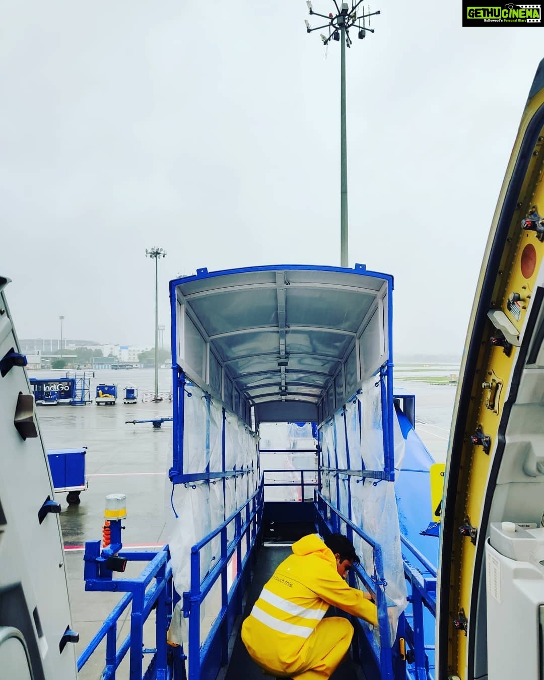 Ashish Vidyarthi Instagram - Landed back in Torrential rain drenched Mumbai.. Mumbai Chatrapati Shivaji Aiport T1