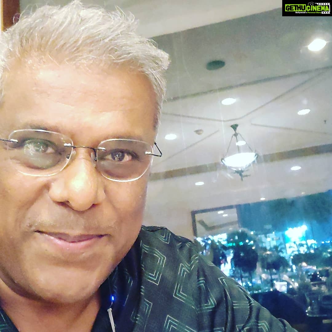Ashish Vidyarthi Instagram - By the lake.. Ready to meet the chef by the Cove tomorrow.. @chefhari Taj Banjara