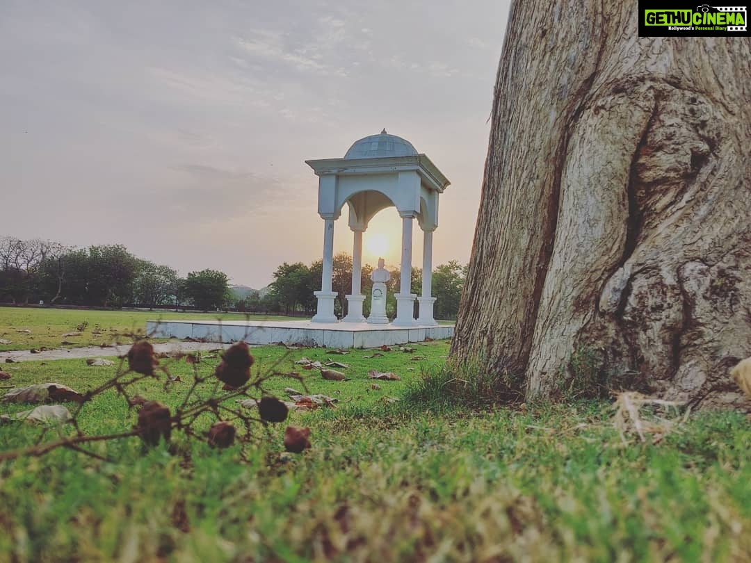 Ashish Vidyarthi Instagram - Suprabhat bandhu.. Taj Nadesar Palace