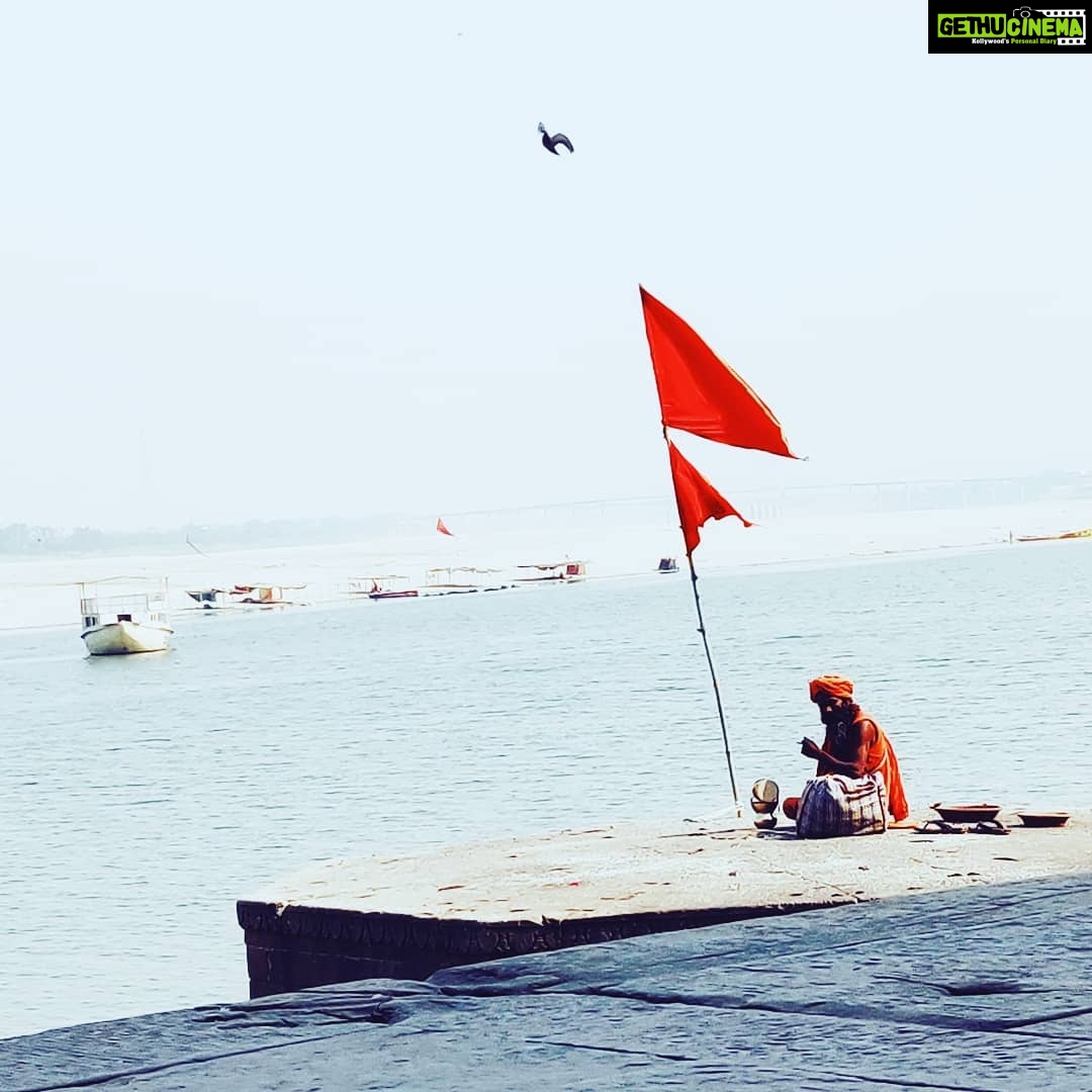 Ashish Vidyarthi Instagram - Flags and flight in air.. Over a grounded soul. Varanasi, India