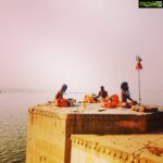 Ashish Vidyarthi Instagram - Belief amidst the scorch.. Varanasi Kashi Nagari