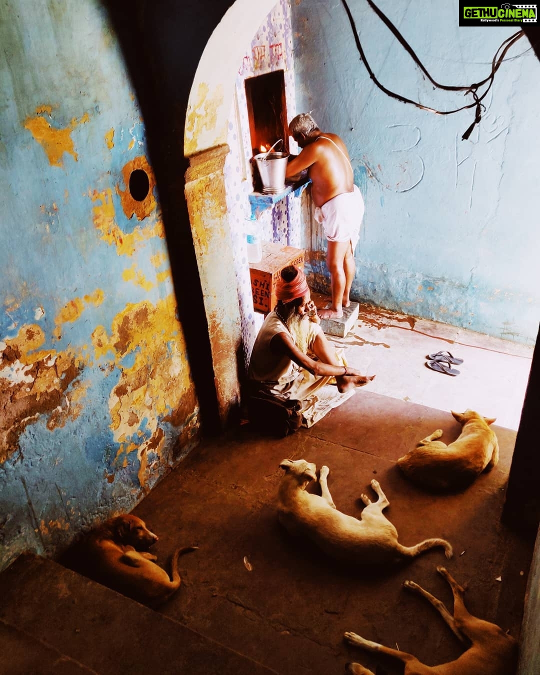 Ashish Vidyarthi Instagram - A summer morning in Varanasi Dashashwamedh Ghat