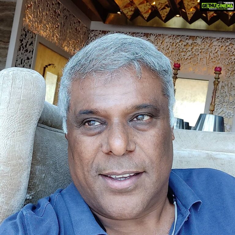 Ashish Vidyarthi Instagram - What is UNIQUE about today ? As we discover it, the DAY itself becomes unique & special.. Do share your thoughts.. www.avidminer.com Terminal 2 Chatrapati Shivaji Terminal Mumbai